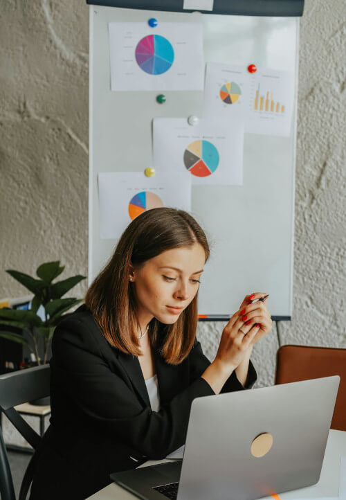 LinkedIn-Expertin bei der digitalen Leadgenerierung und Kontaktaufnahme mit B2B-Entscheidern